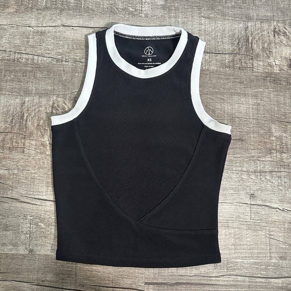 move theology Tops - Move Theology Ribbed Cropped Active Tank Top Body Fit Black & White Trim Size XS